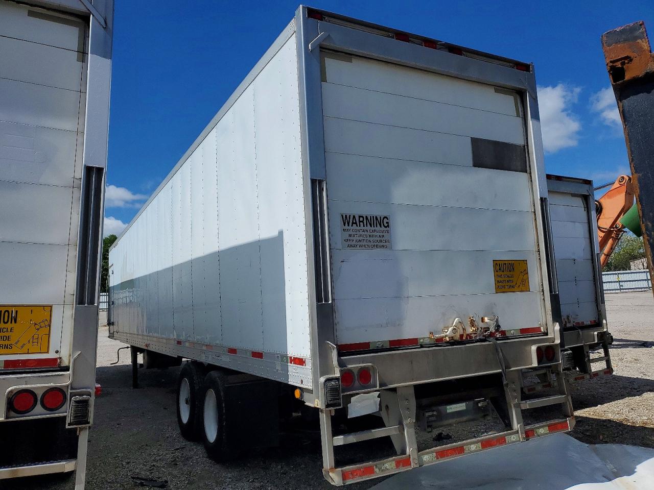 2009 UTILITY All models VIN 1UYVS24809U794307 photo 3
