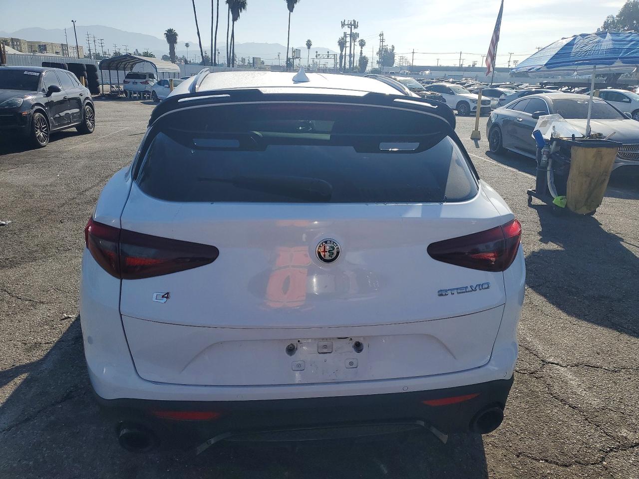 2022 Alfa Stelvio VIN ZASPAJAN8N7D44189 photo 6