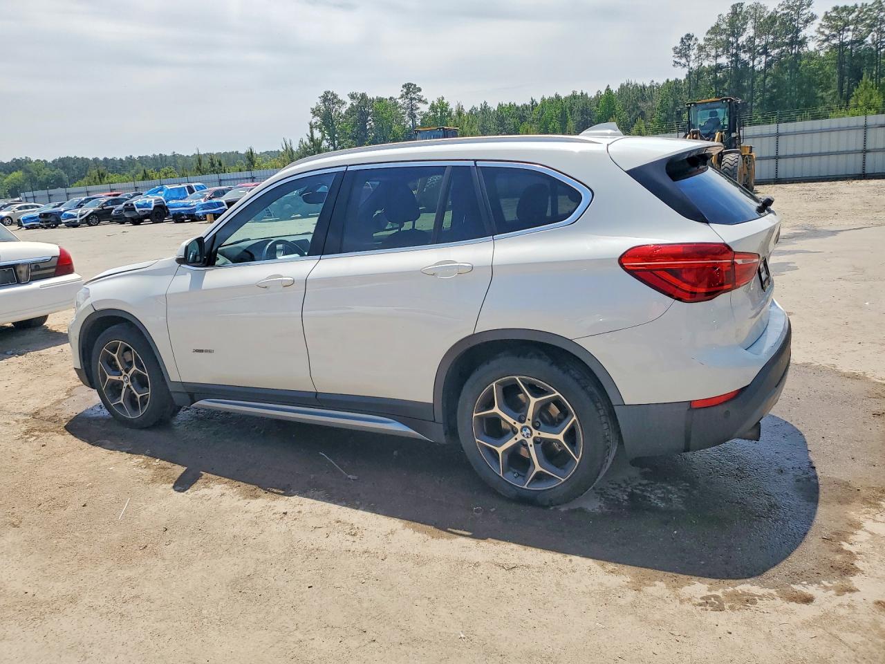 2016 BMW X1 VIN WBXHT3C35G5E56192 photo 2