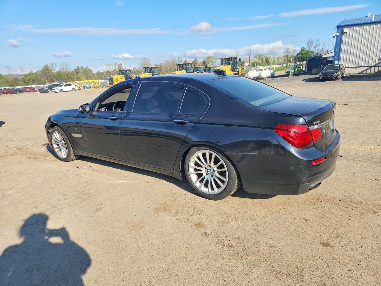 2013 BMW 7 series VIN WBAYF8C52DD140554 photo 2