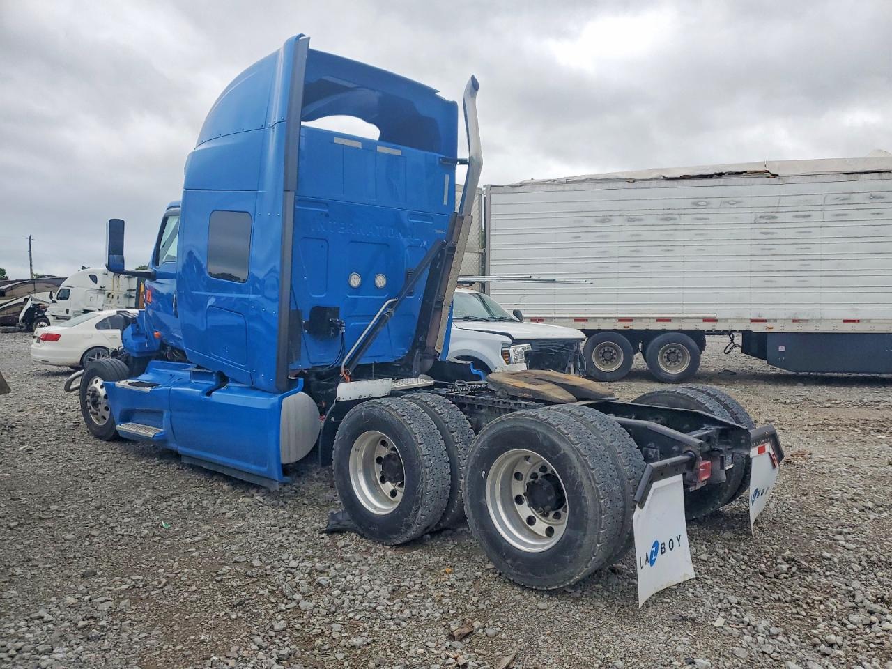 2024 International All other VIN 3HSDZAPR7RN860572 photo 3