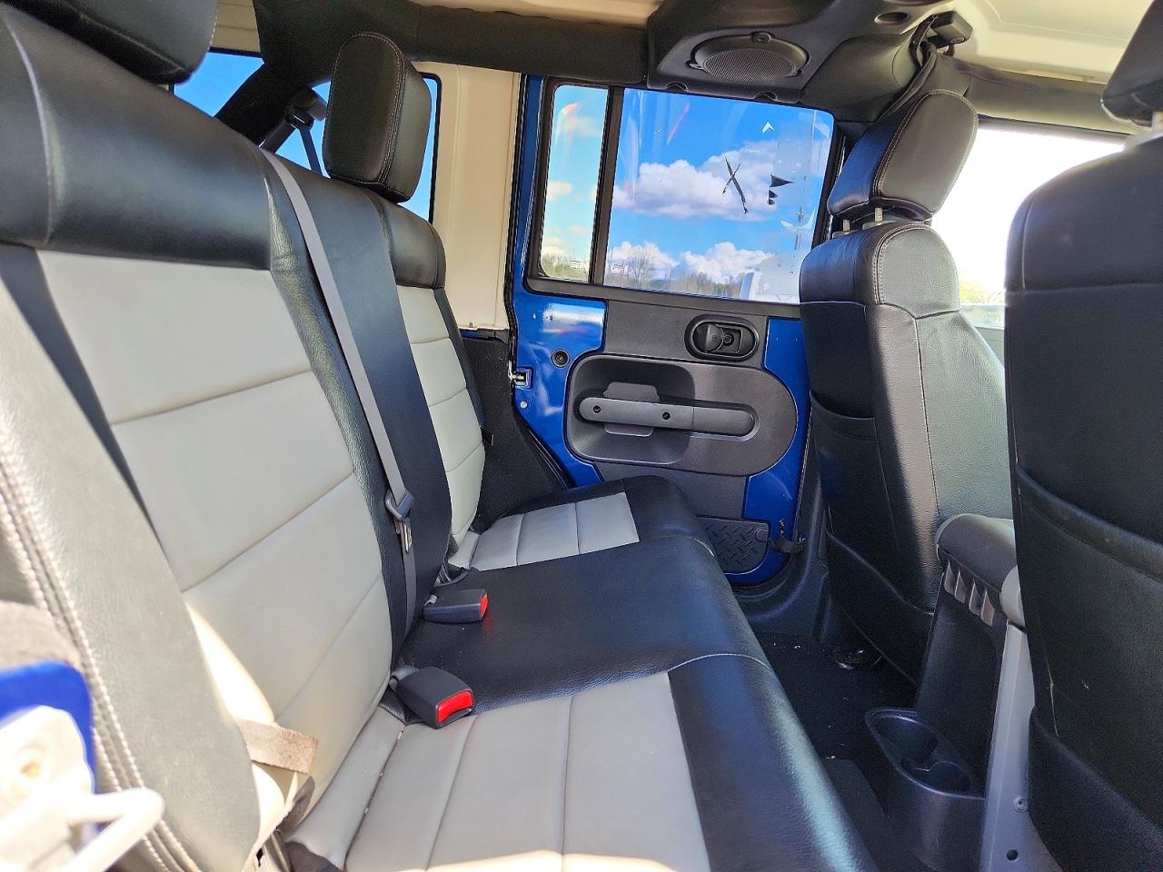 2009 Jeep Wrangler / VIN 1J8GA59199L715254 photo 10