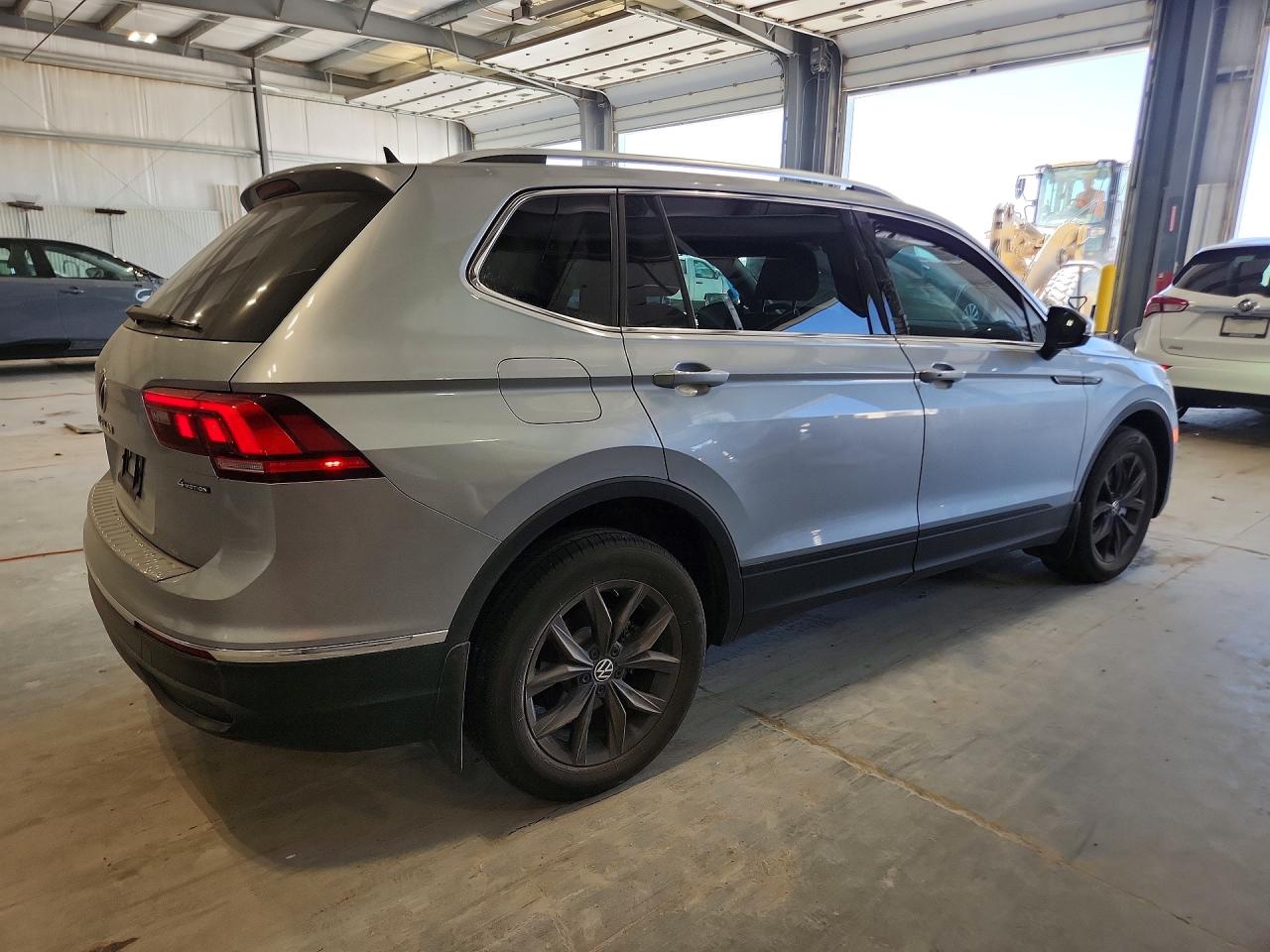 2022 Volkswagen Tiguan VIN 3VV2B7AX7NM087800 photo 3