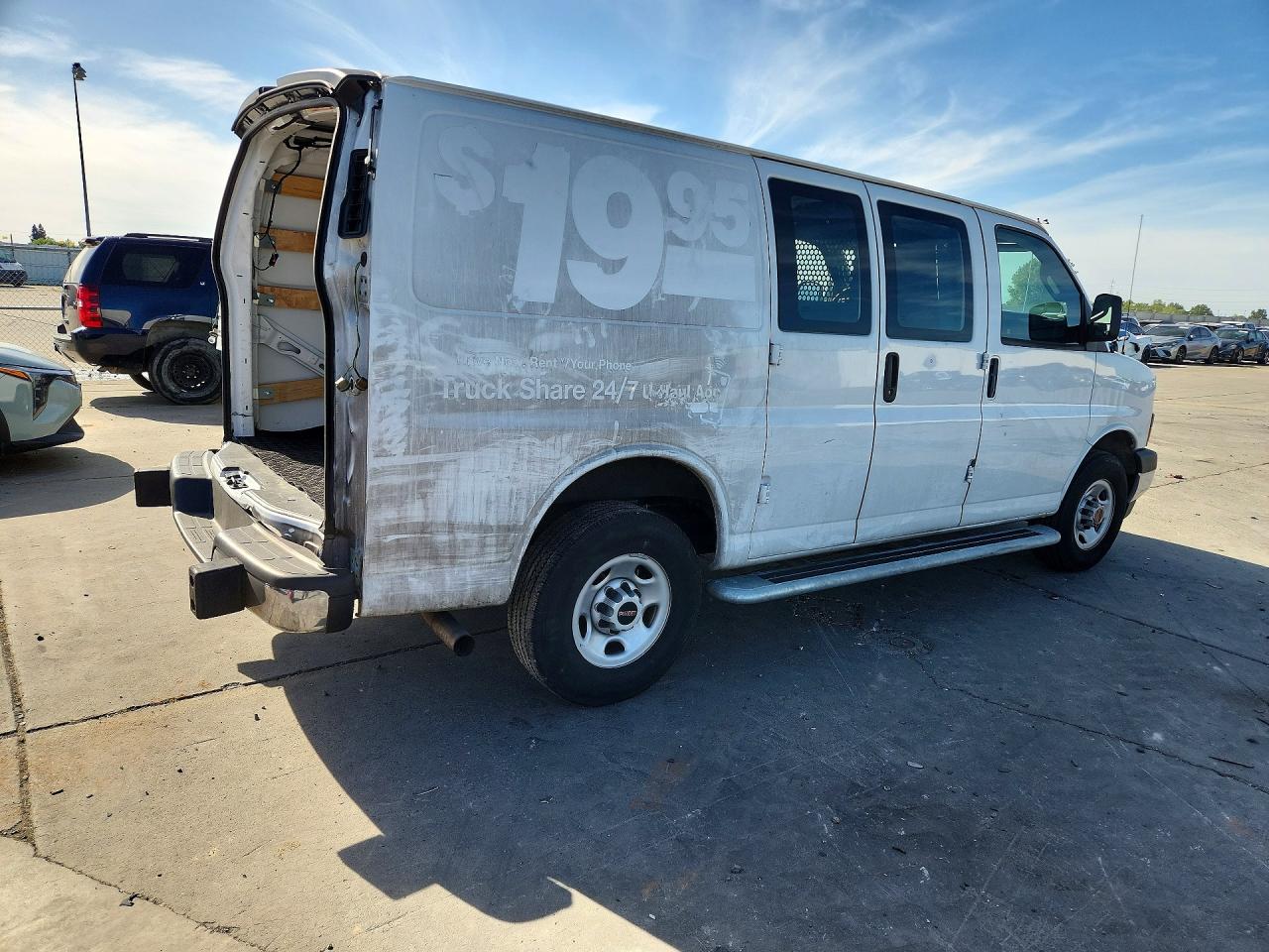 2024 GMC Savana VIN 1GTW7AFP0R1234484 photo 3
