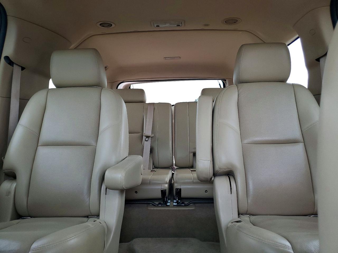 2011 CHEVROLET Suburban VIN 1GNSCKE02BR128279 photo 10