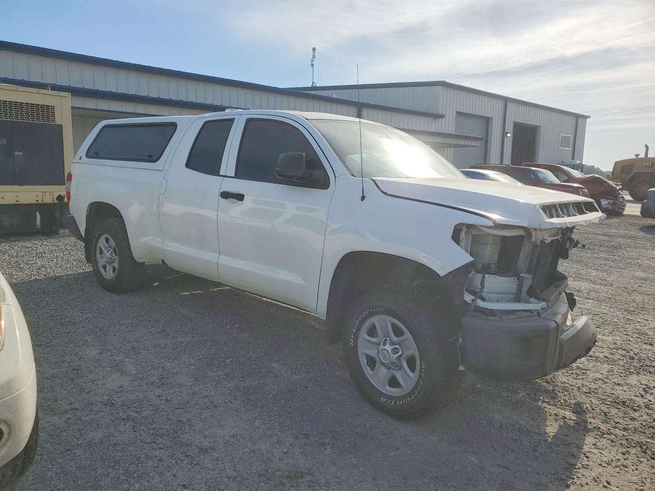 2018 Toyota Tundra VIN 5TFRM5F19JX126262 photo 4