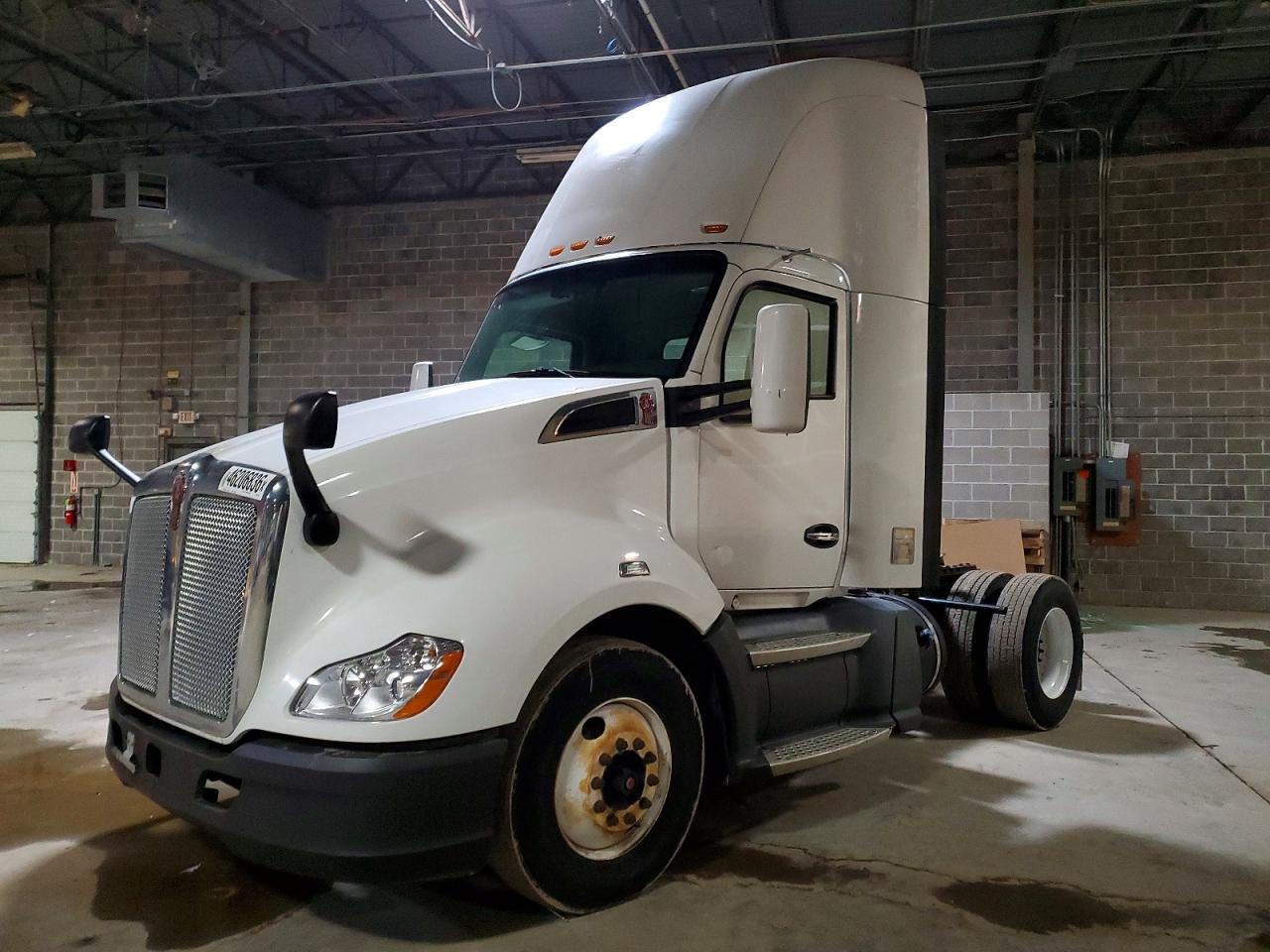 2018 KENWORTH All other VIN 1XKYA48X7JJ204352 photo 2