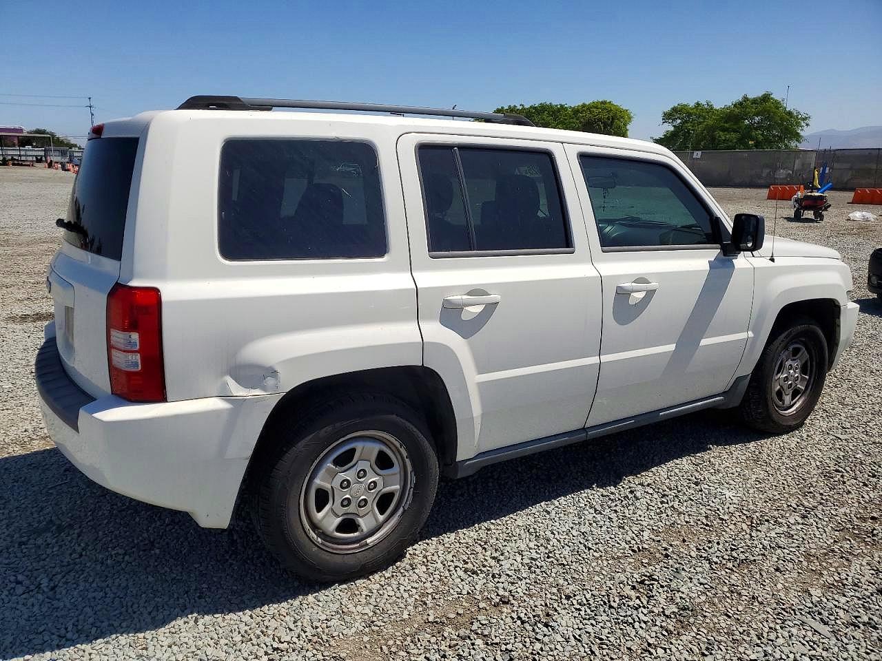 2010 Jeep Patriot VIN 1J4NT2GB3AD617655 photo 3