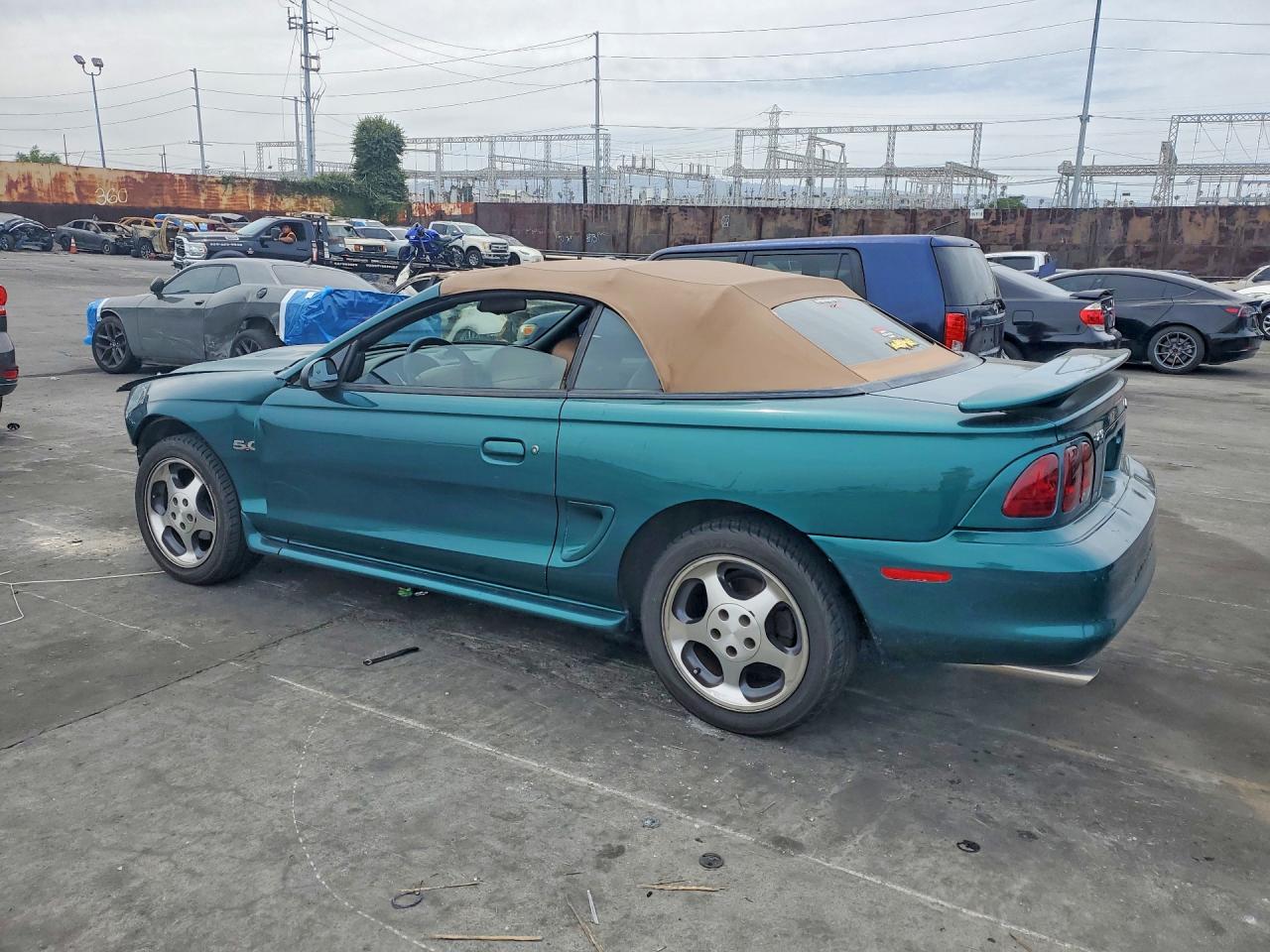 1996 Ford Mustang VIN 1FALP45X6TF137926 photo 2