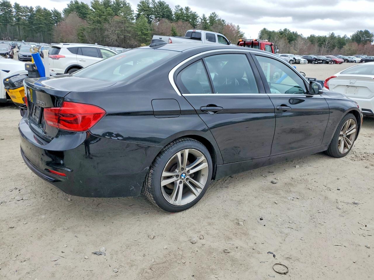 2017 BMW 3 series VIN WBA8D9C3XHA011835 photo 3