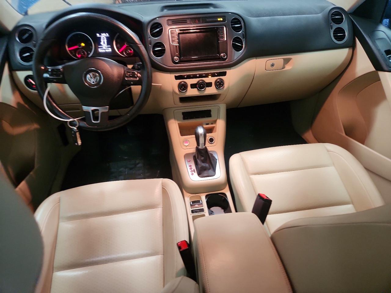 2017 Volkswagen Tiguan VIN WVGRV7AX8HK025608 photo 8