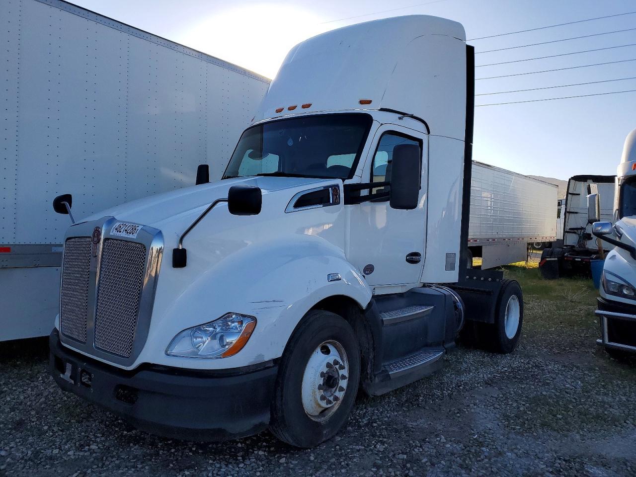2020 All other VIN 1XKYA48X2LJ393317 photo 2