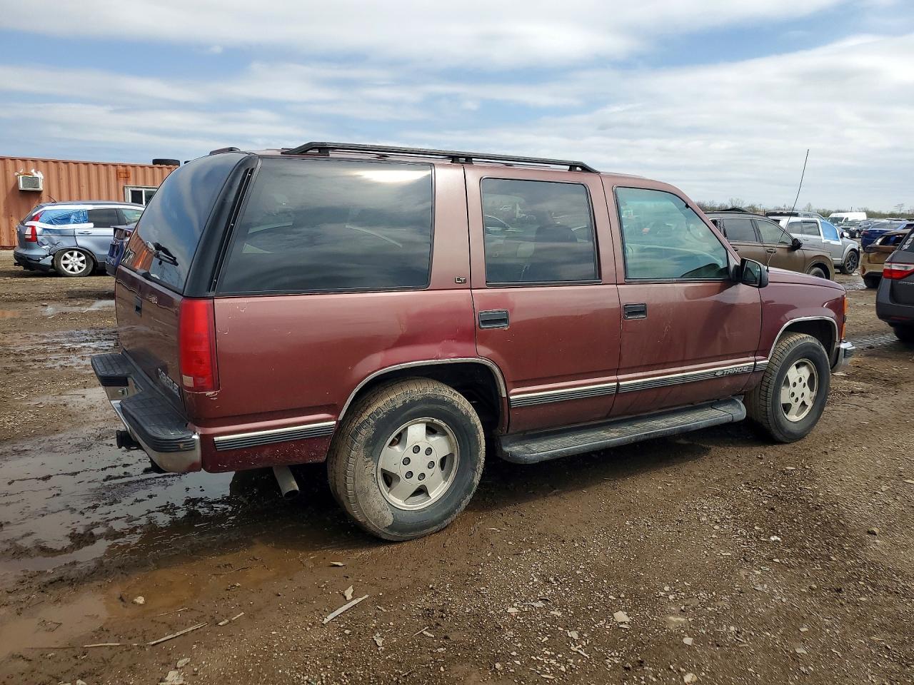 1999 Chevrolet Tahoe VIN 1GNEK13R9XJ341702 photo 3