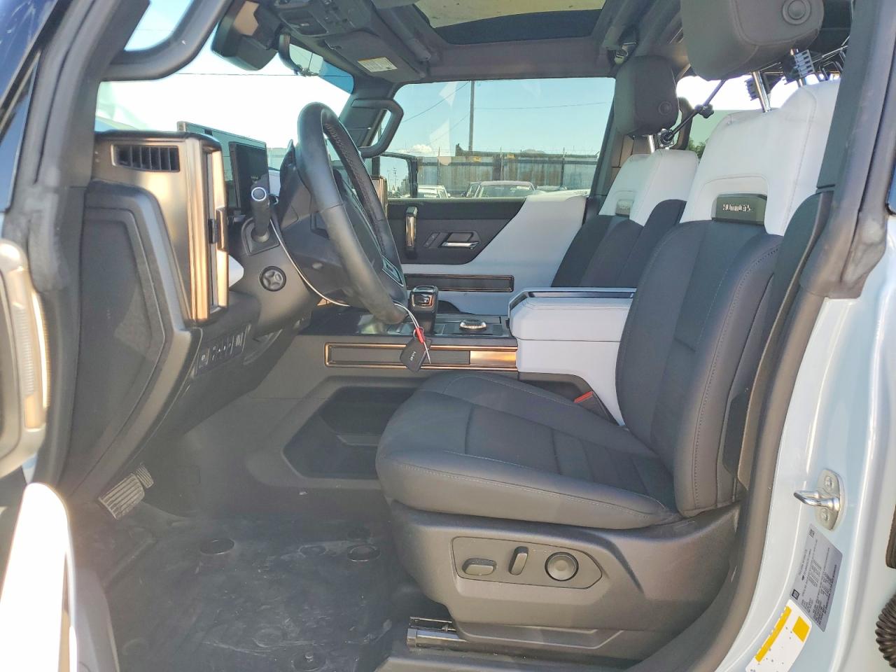 2024 GMC Hummer suv VIN 1GKB0NDE2RU104964 photo 7
