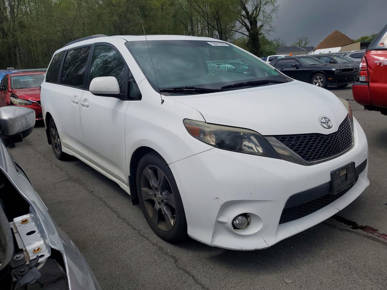 2011 TOYT Sienna VIN 5TDXK3DC2BS092999 photo 4