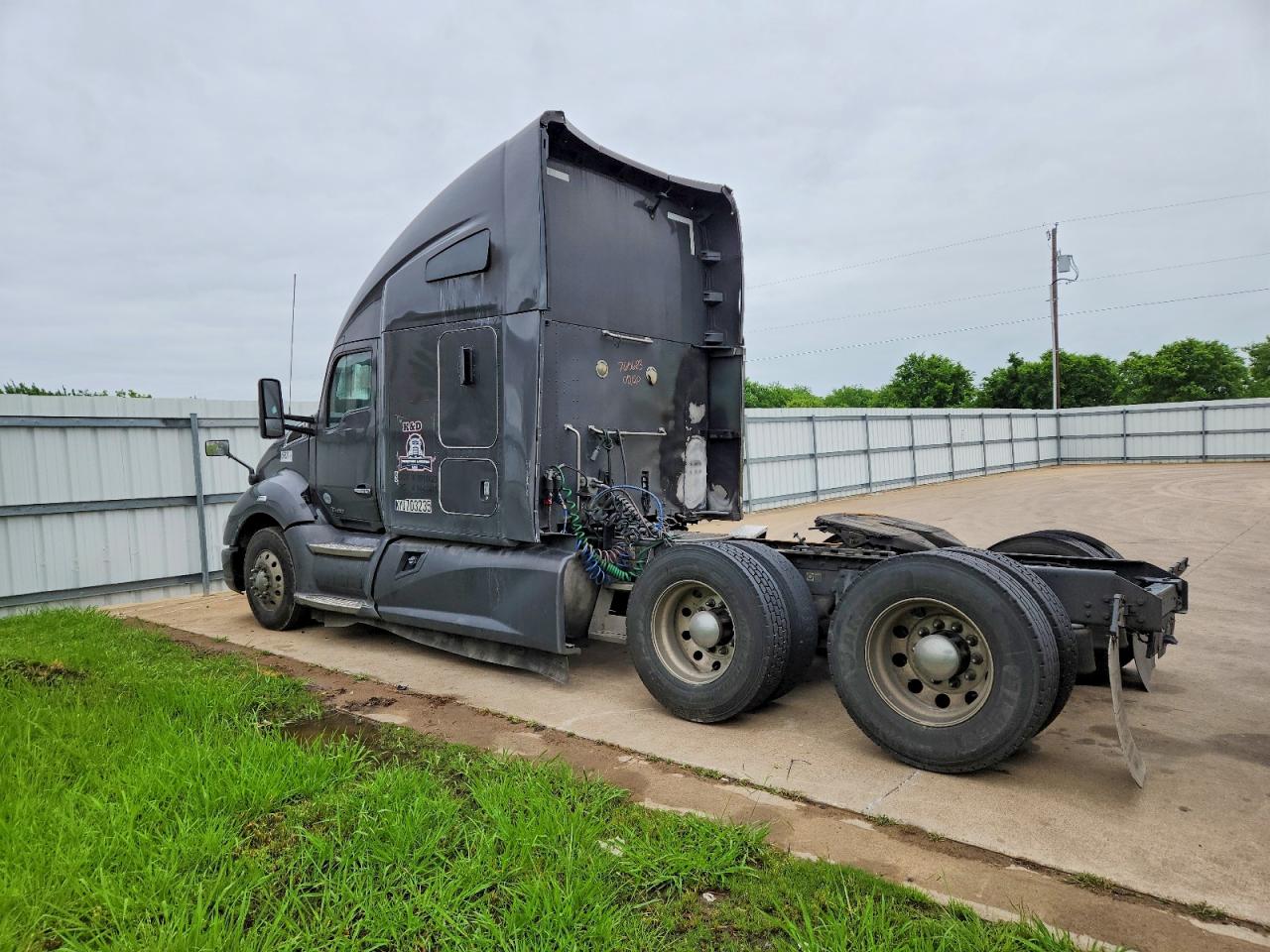 2019 KENWORTH All other VIN 1XKYD49X3KJ256570 photo 3