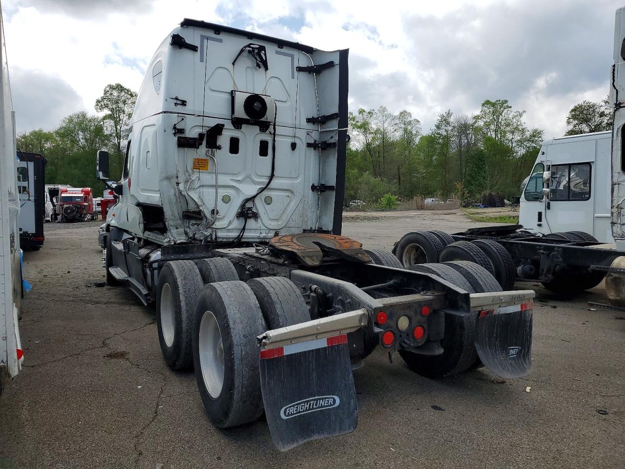 2016 FREIGHTLINER All other VIN 3AKJGLBGXGSGX2717 photo 3