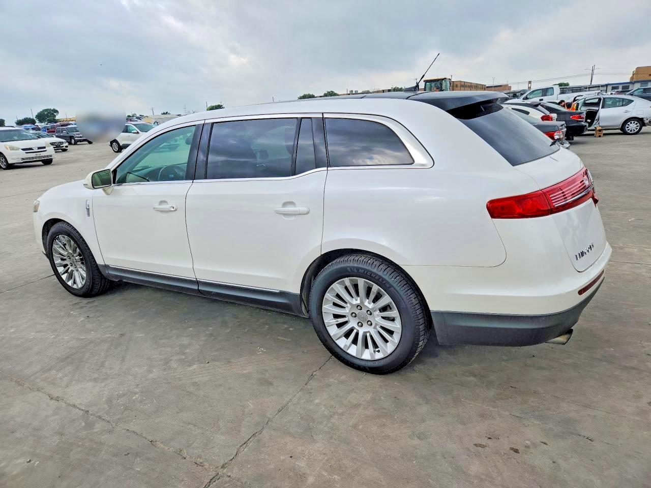 2012 Lincoln Mkt VIN 2LMHJ5AT9CBL55080 photo 2