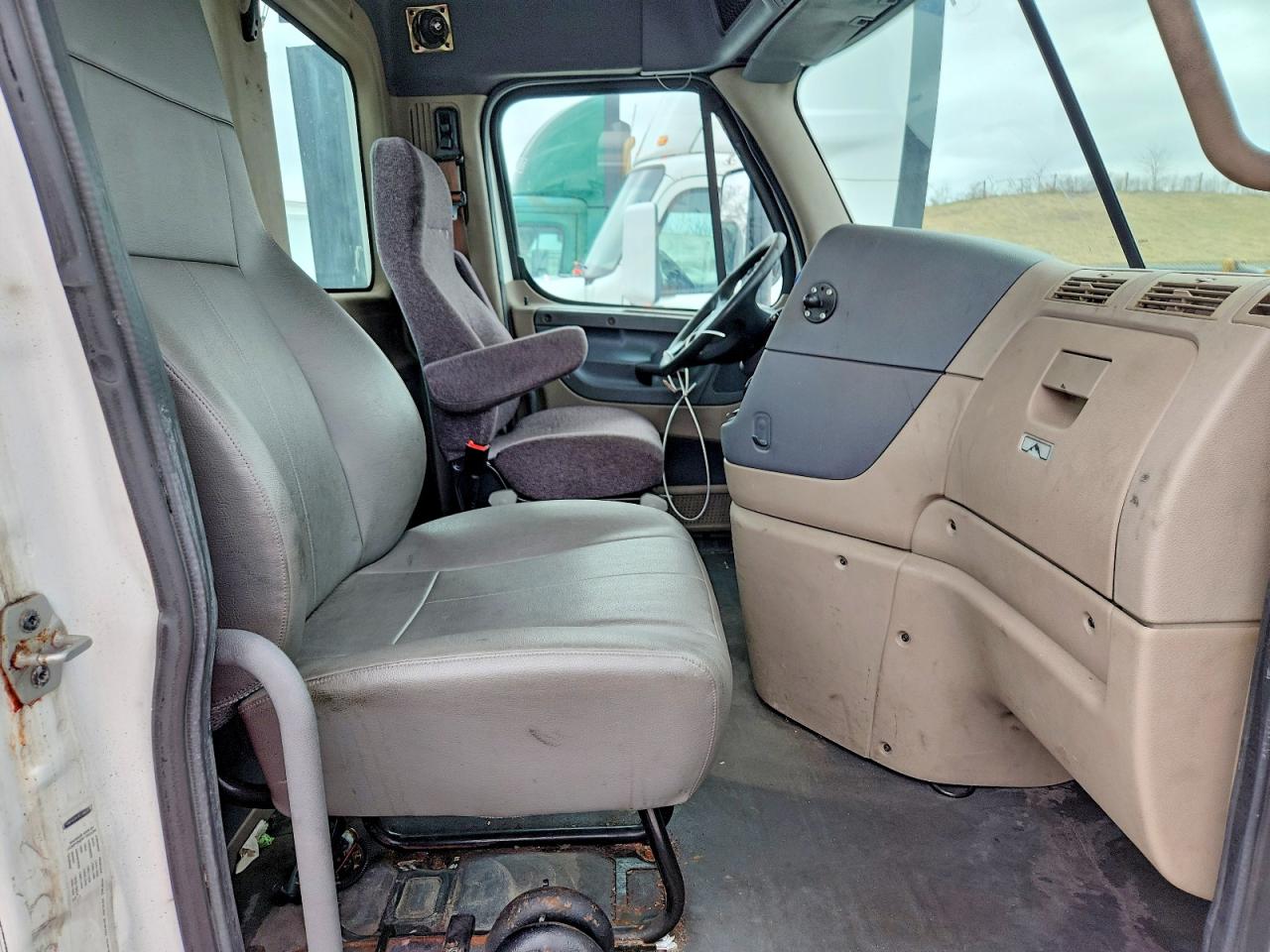 2016 FREIGHTLINER All other VIN 1FUBGEDV0GLHC5640 photo 5