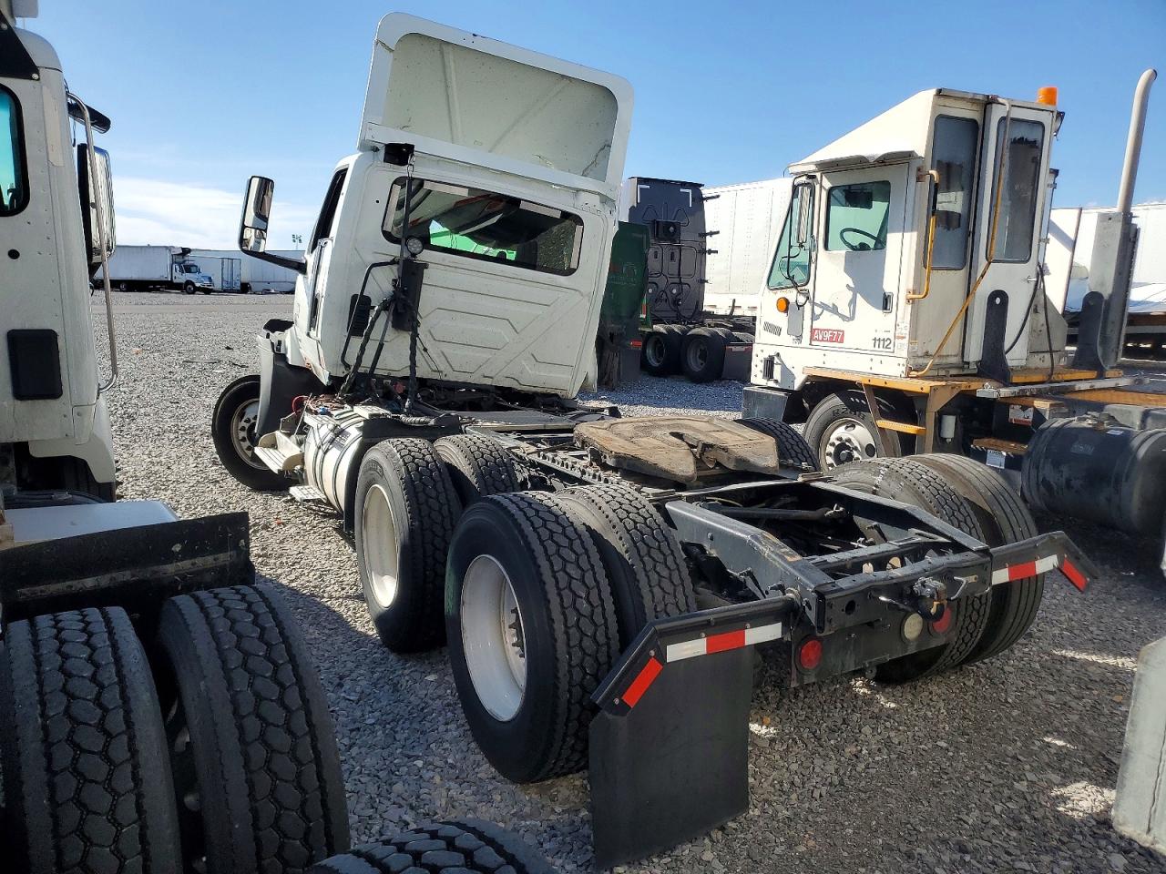 2024 International All models VIN 3HSDWTZR0RN209401 photo 3