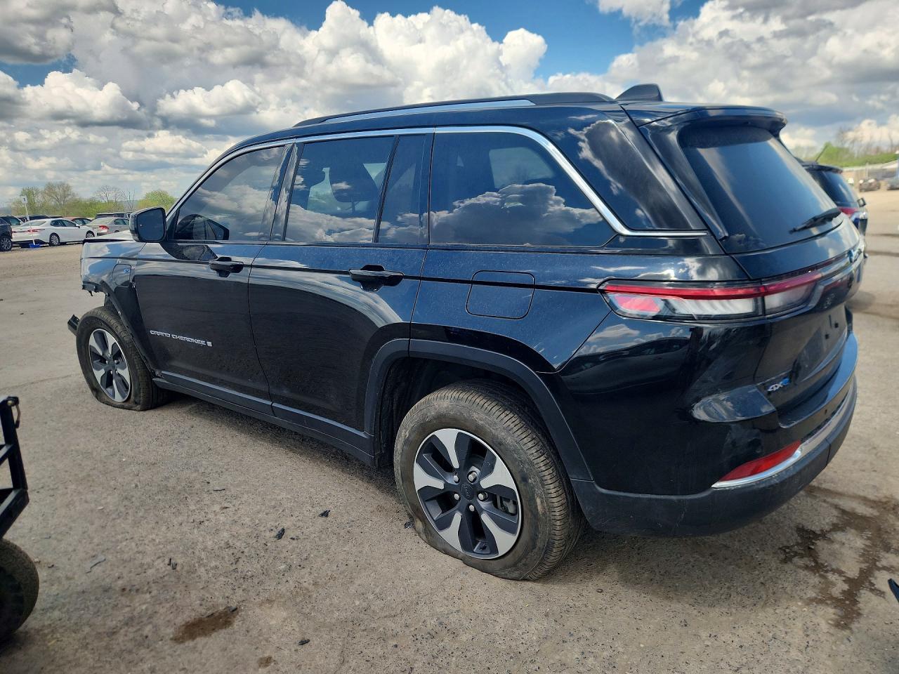2023 Jeep Grand cher VIN 1C4RJYB65P8788225 photo 2