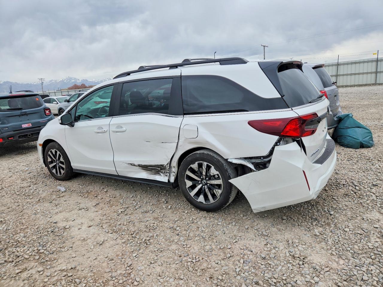 2026 Honda Odyssey VIN 5FNRL6H65TB015660 photo 2