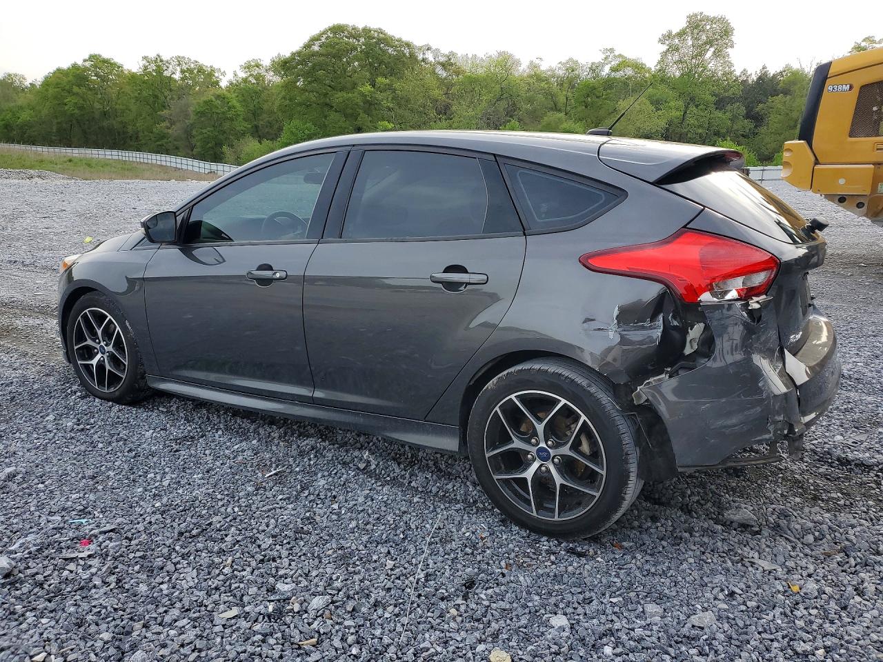 2015 Ford Focus VIN 1FADP3K21FL291781 photo 2