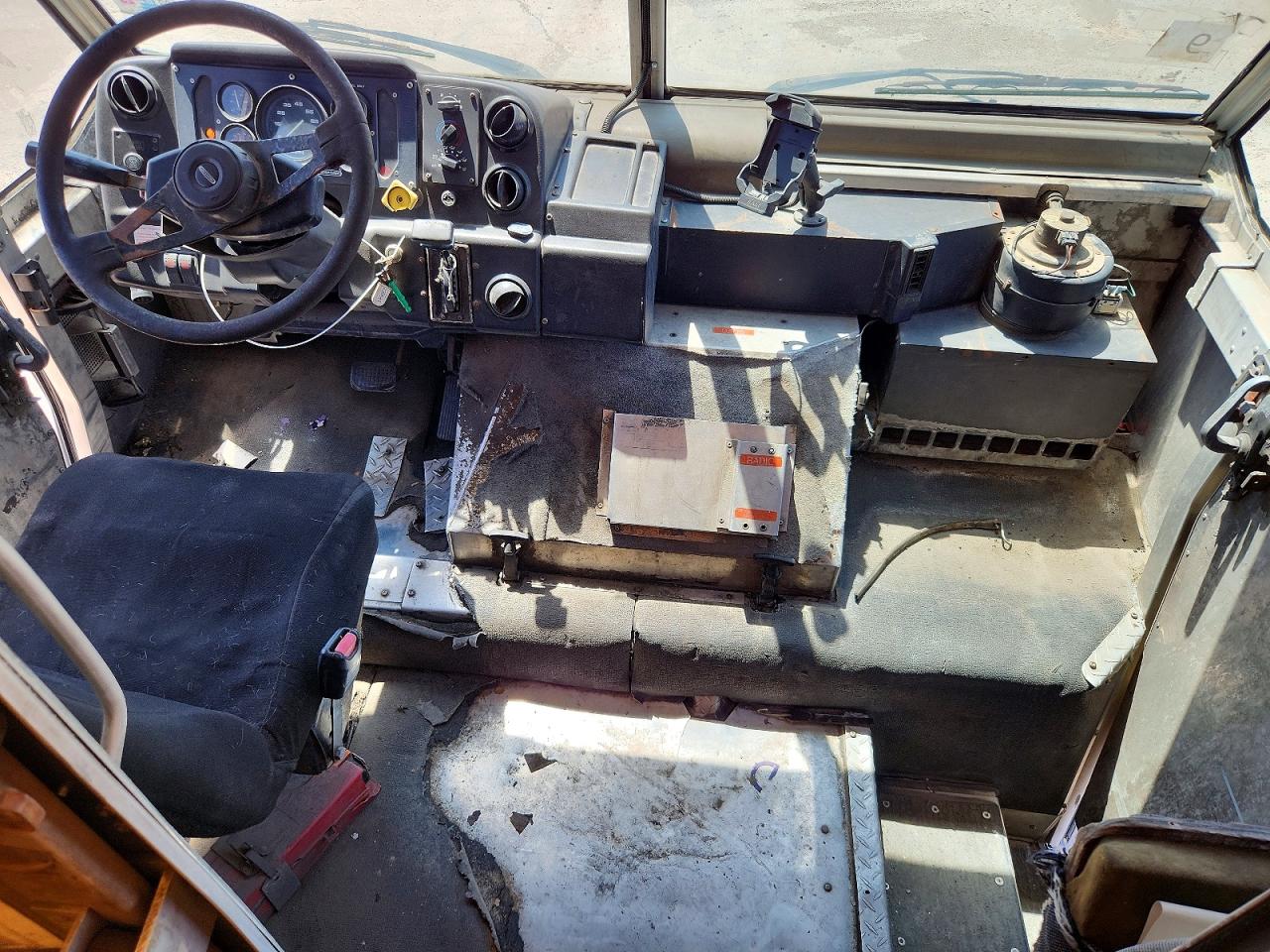2000 FREIGHTLINER All other VIN 4UZA5FAC5YCG63882 photo 8