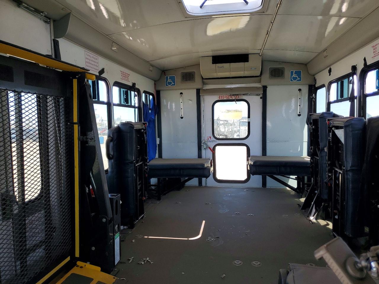 2017 Ford Econoline VIN 1FDFE4FS8HDC01494 photo 10