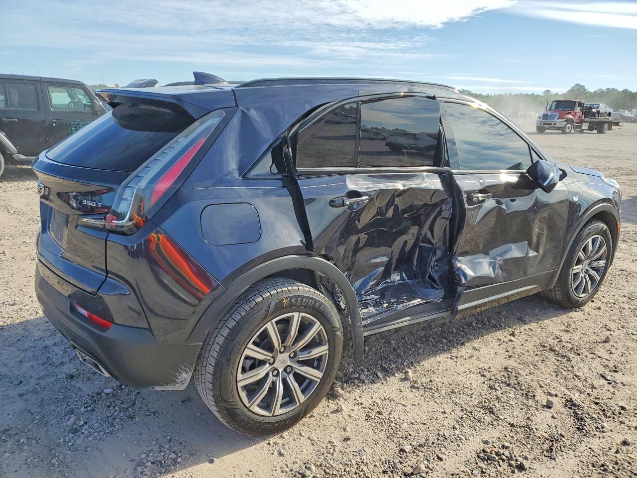 2023 Cadillac Xt4 VIN 1GYFZER40PF209095 photo 3