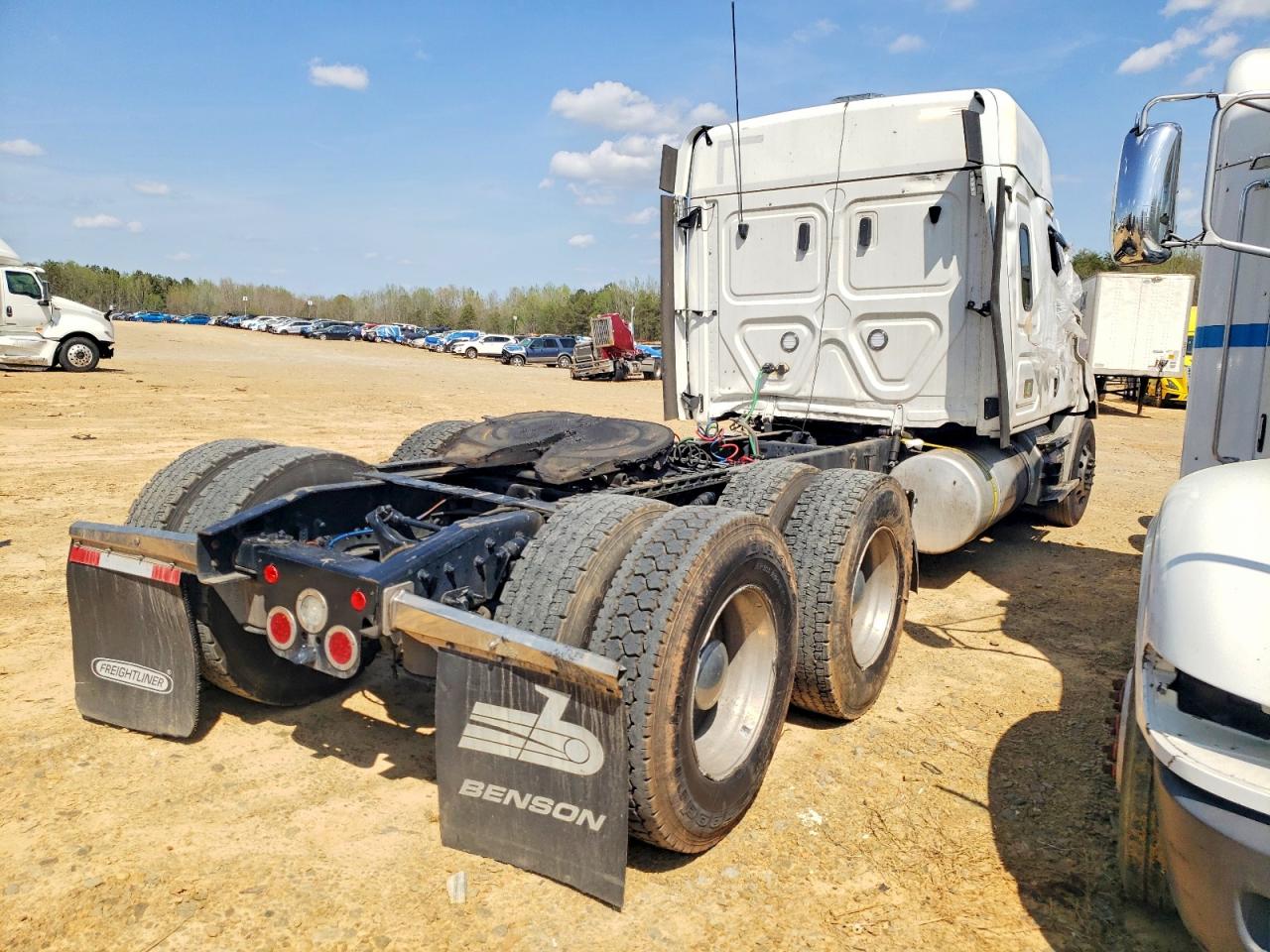 2025 FREIGHTLINER All other VIN 3AKJHHDR6SSVR9893 photo 4