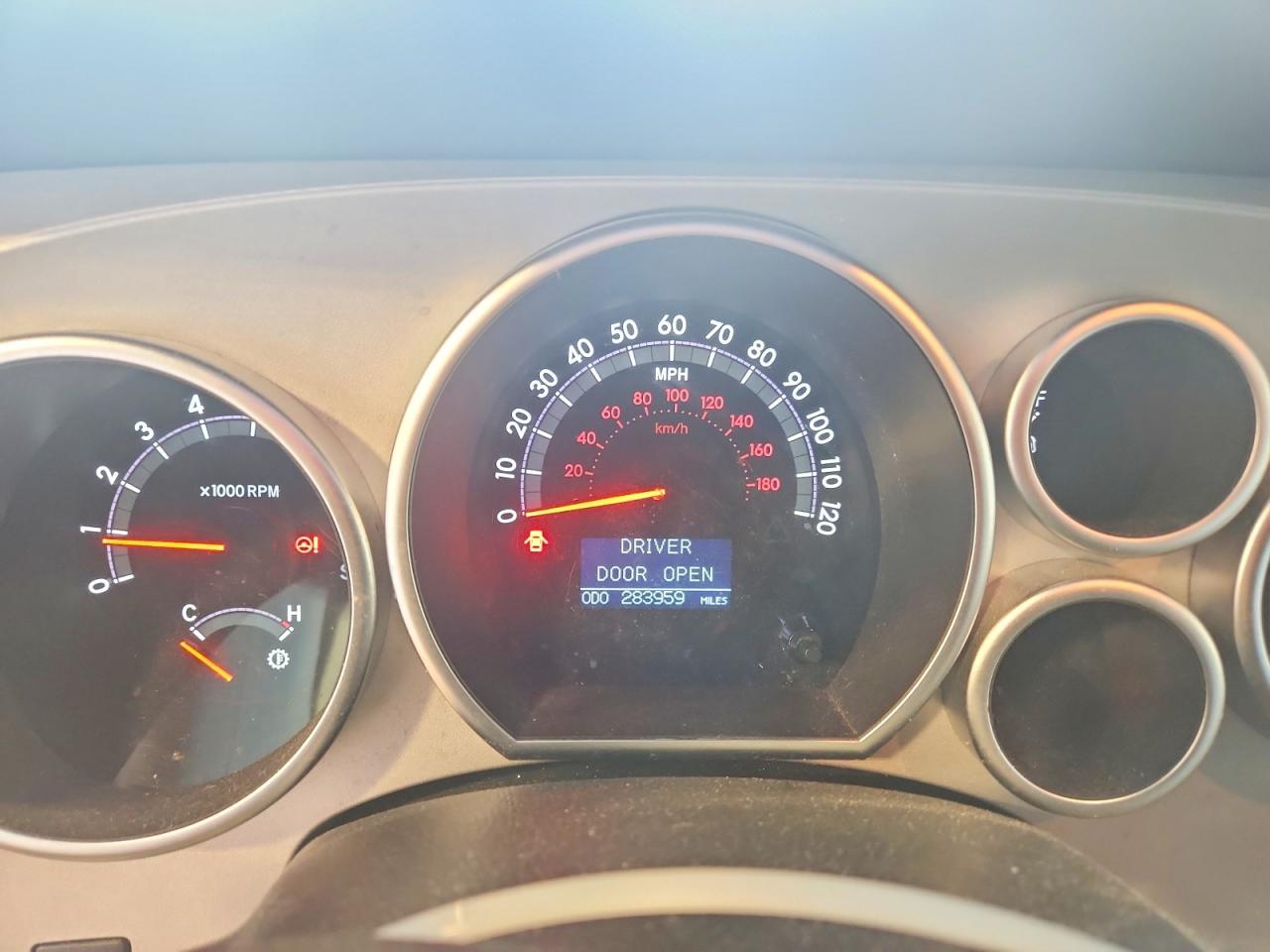 2008 Toyota Sequoia VIN 5TDBY68AX8S018645 photo 9