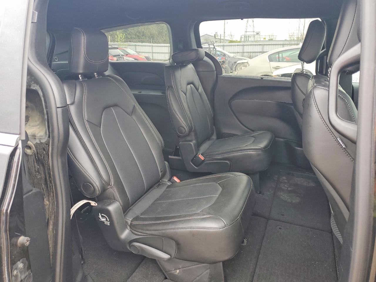 2025 Chrysler All other VIN 2C4RC1ZG5SR507554 photo 11