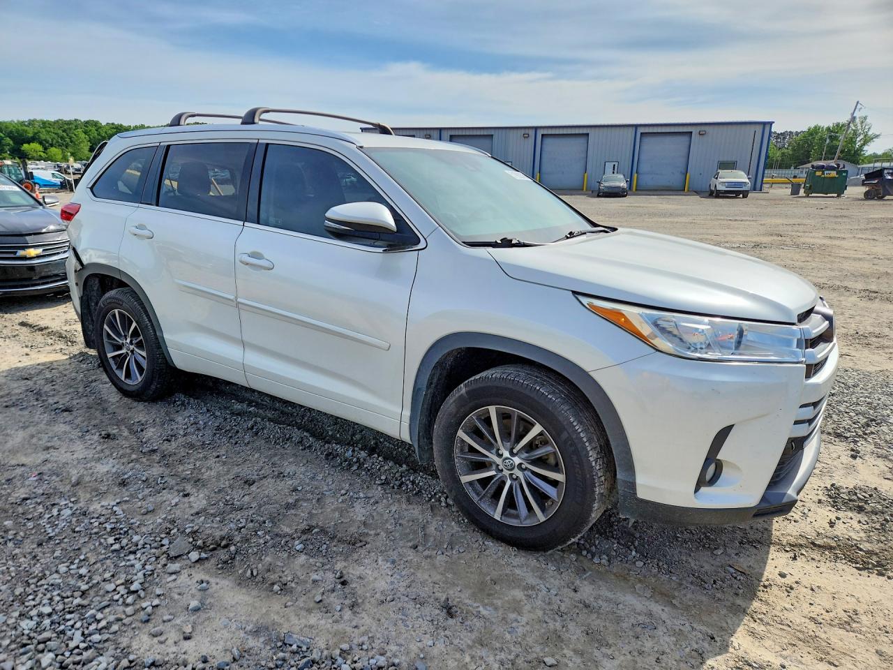 2018 Toyota Highlander VIN 5TDKZRFH4JS533077 photo 4