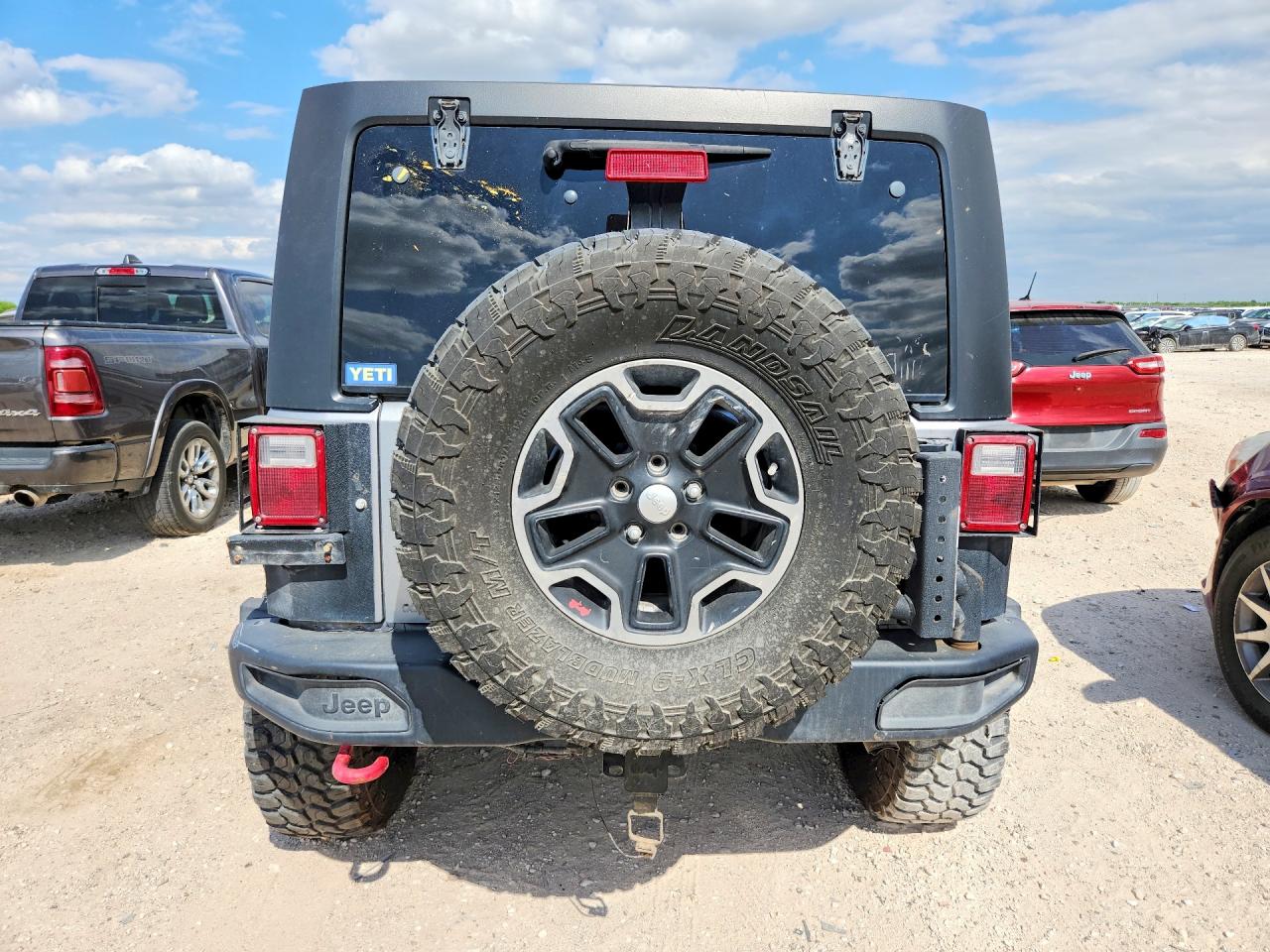 2017 Jeep Wrangler / VIN 1C4BJWFG2HL528615 photo 6