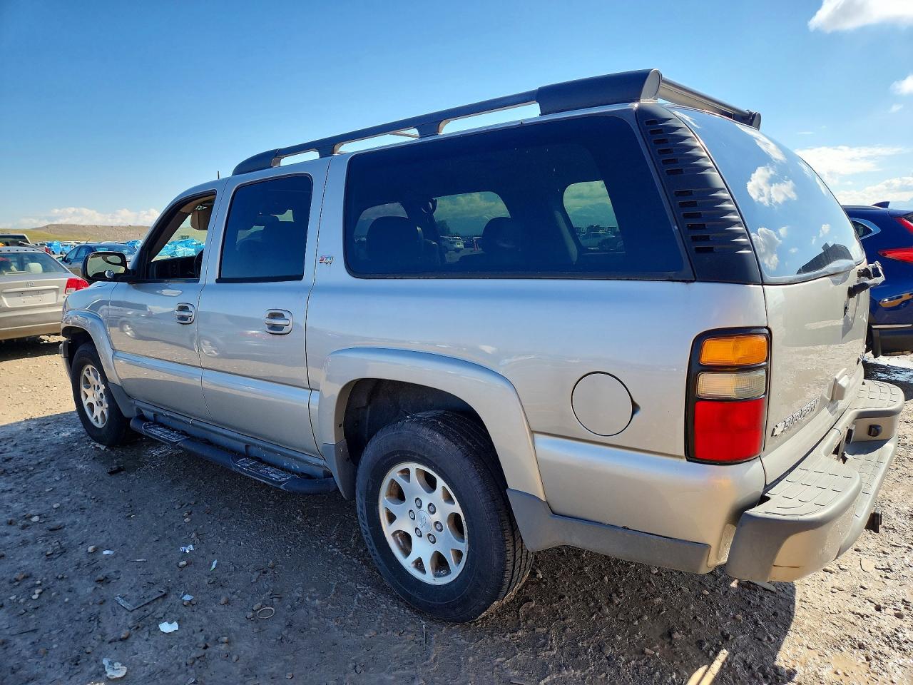 2005 Chevrolet Suburban VIN 3GNFK16ZX5G129003 photo 2