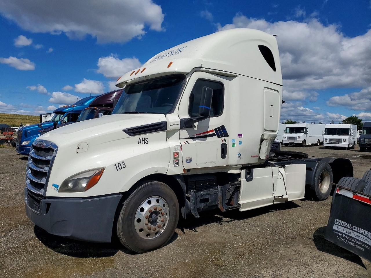 2019 FREIGHTLINER All other VIN 3AKJHHDR5KSKE1423 photo 2