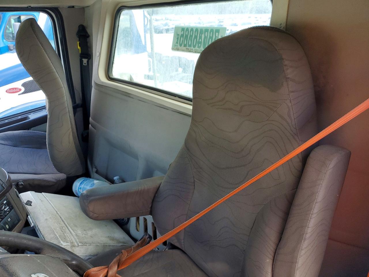 2017 Volvo Vn VIN 4V4NC9EG1HN985628 photo 6
