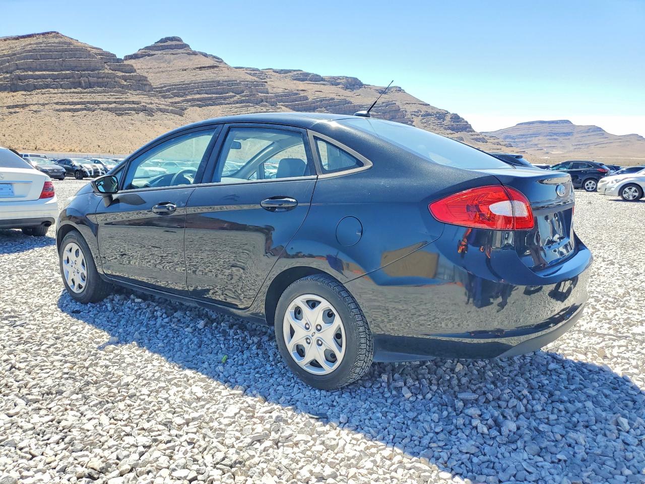 2011 Fiesta VIN 3FADP4AJ1BM225593 photo 2