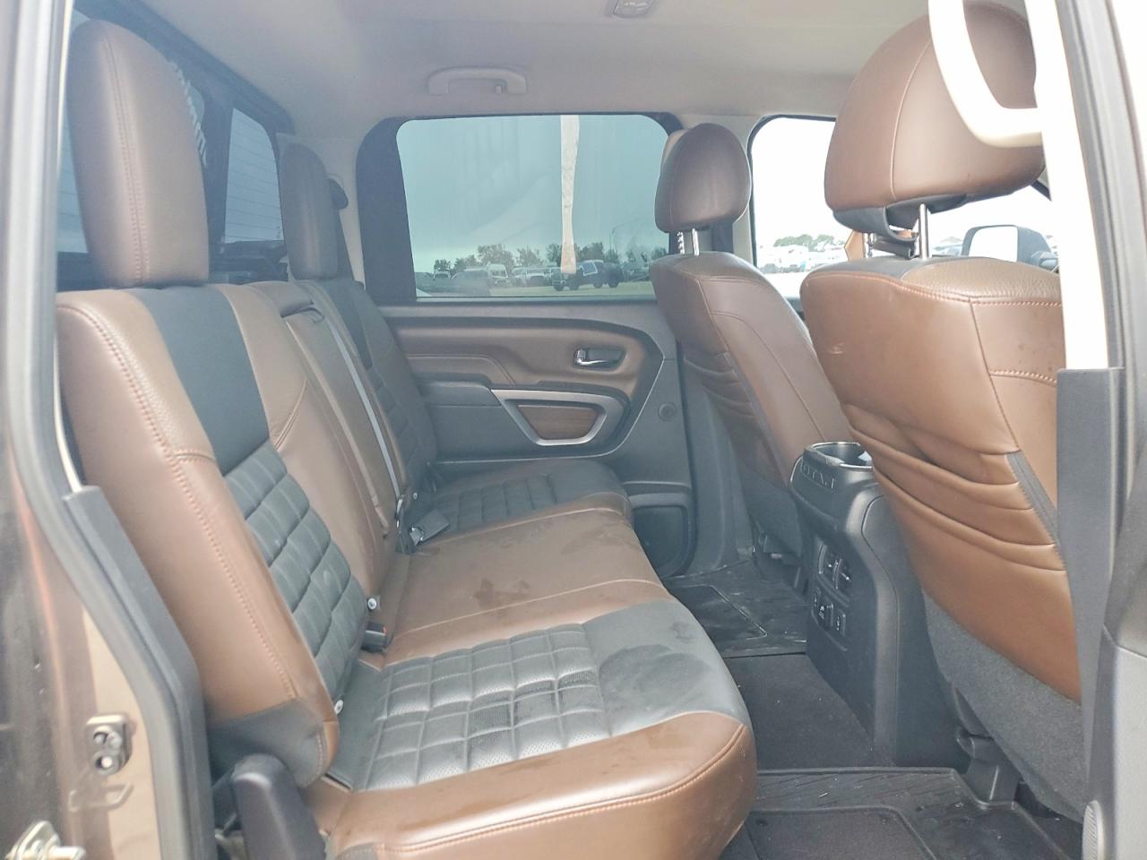 2016 Nissan TITAN VIN 1N6BA1F27GN502910 photo 10