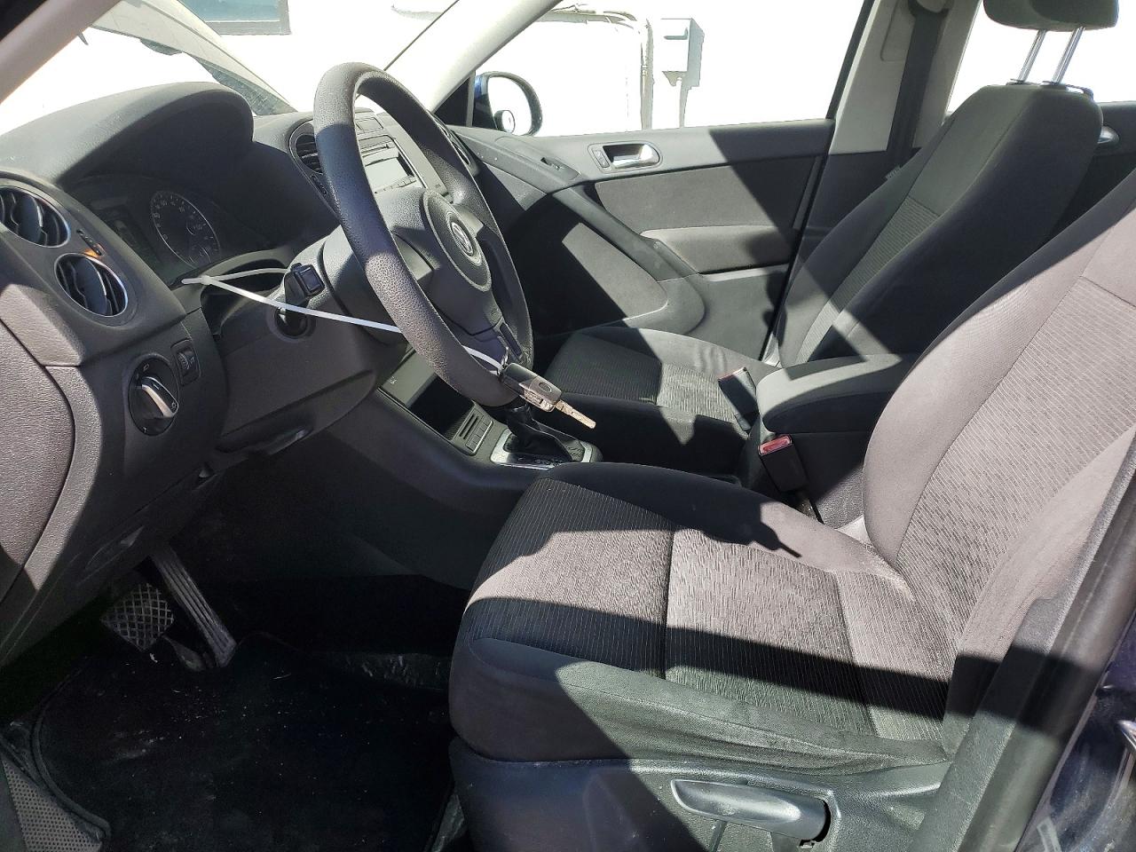2012 Volkswagen Tiguan VIN WVGAV7AX1CW551464 photo 7