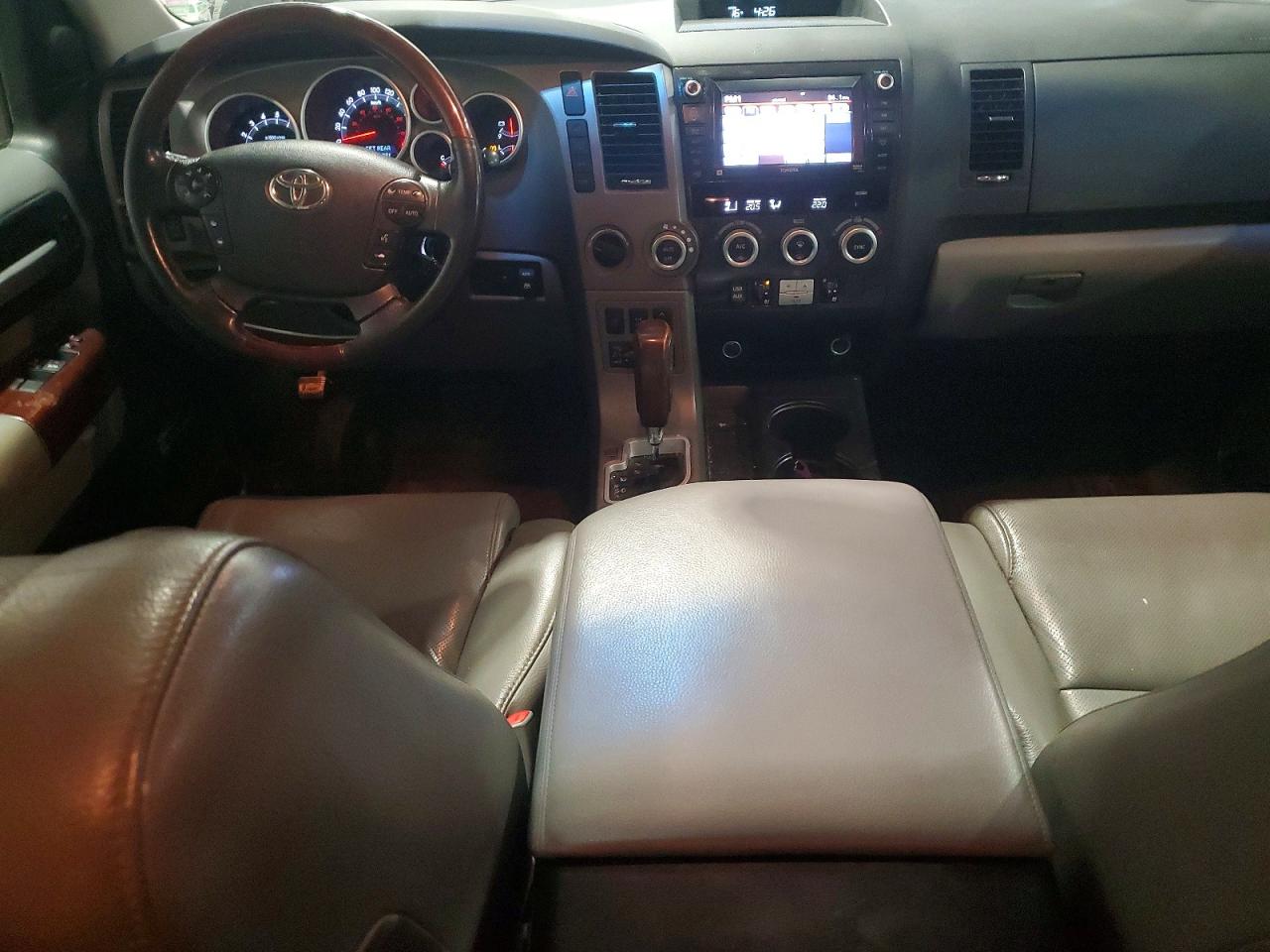 2012 Toyota Sequoia VIN 5TDDY5G1XCS059340 photo 8