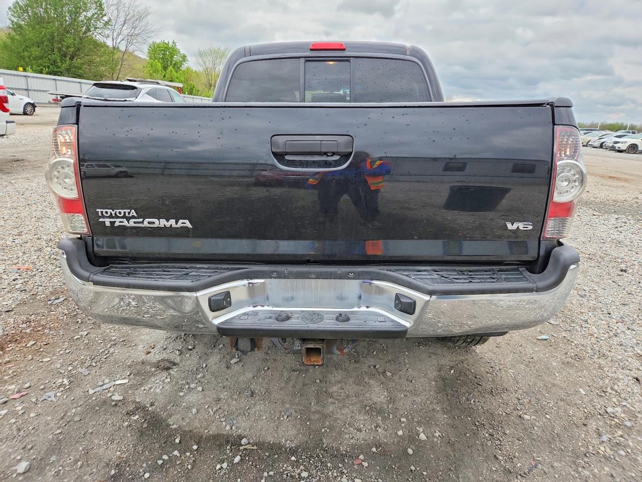 2013 Toyota Tacoma VIN 3TMLU4EN7DM108647 photo 6
