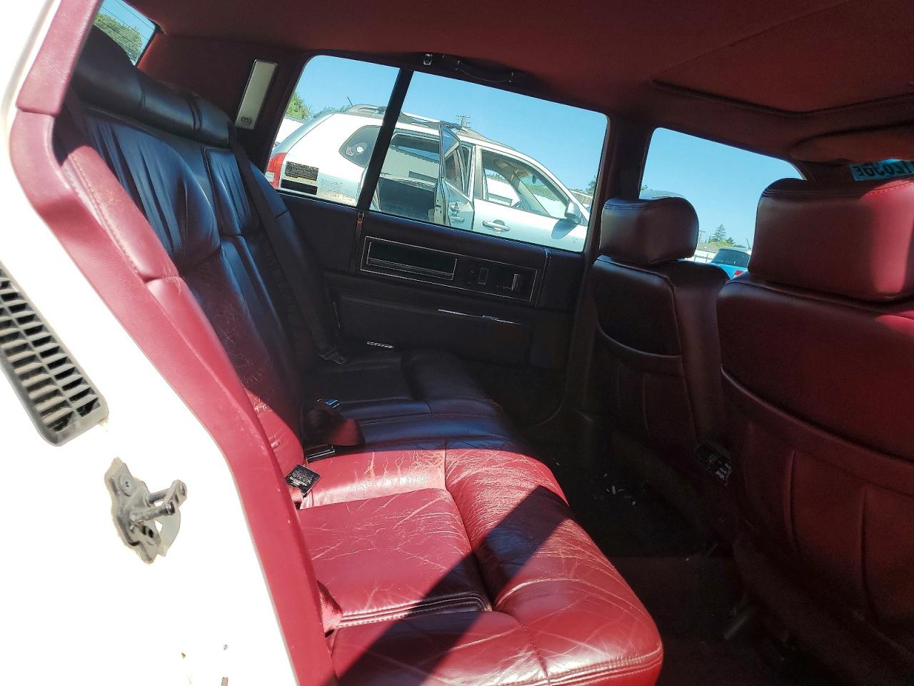 1992 Cadillac Deville VIN 1G6CD53B7N4273080 photo 10