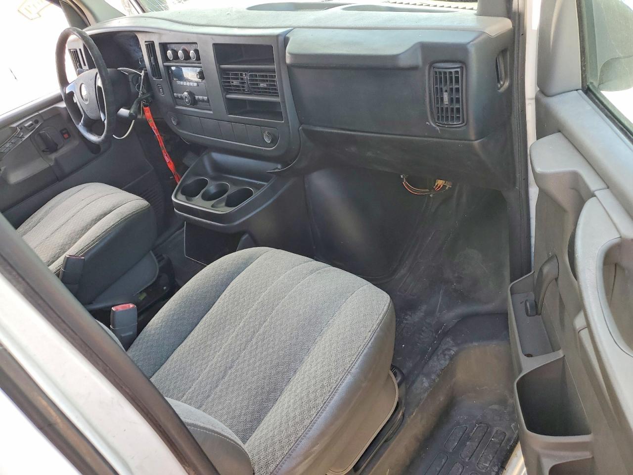 2009 Chevrolet Express VIN 1GBJG31K491128738 photo 8