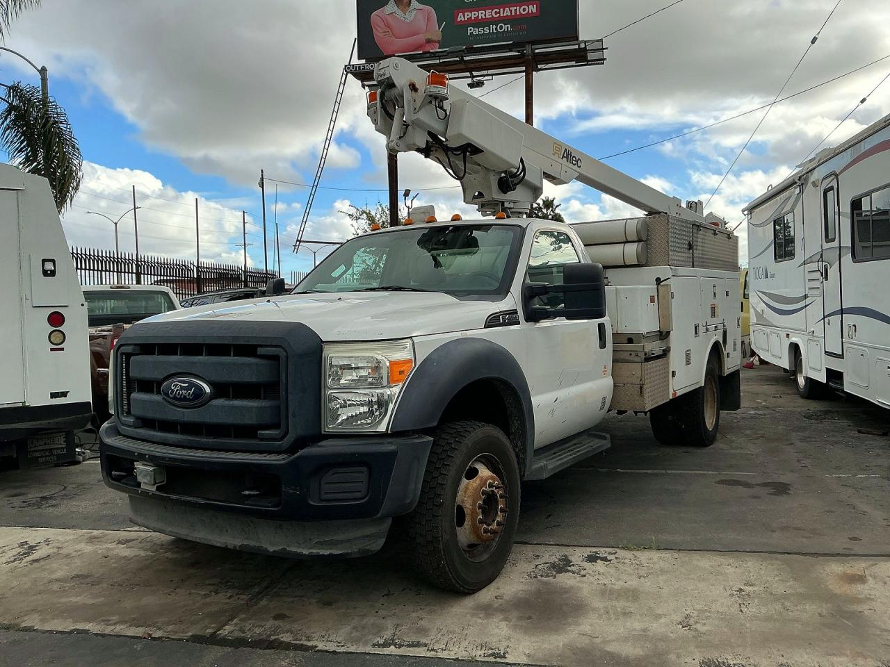 2012 Ford F450 VIN 1FDUF4GY3CEC07312 photo 2