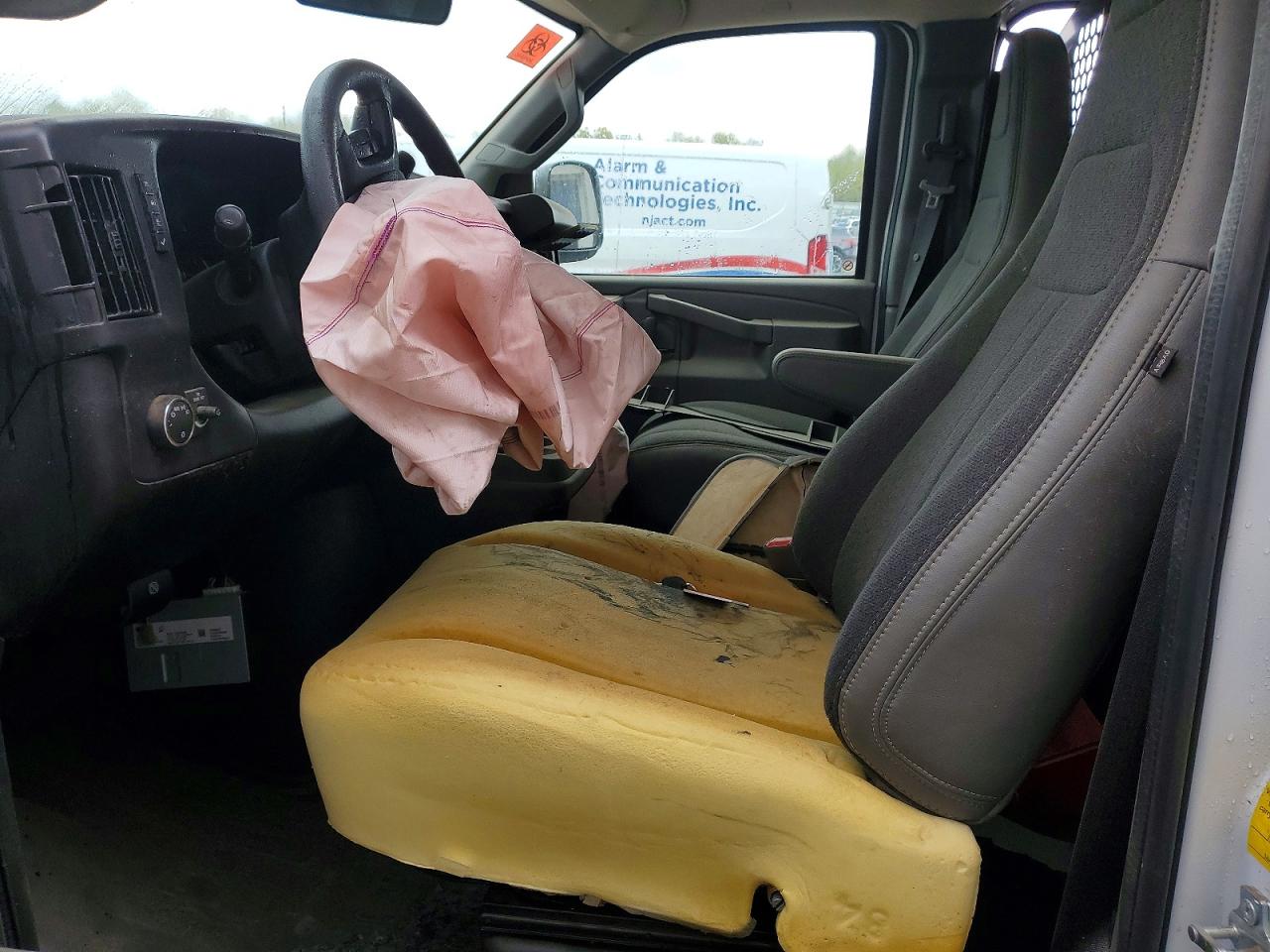 2025 GMC Savana VIN 1GTW7AFP6S1174572 photo 7