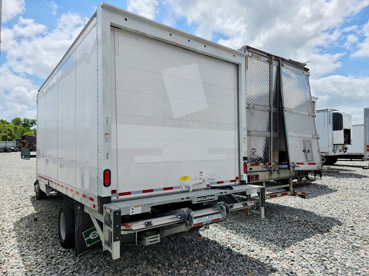 2025 CHEVROLET Express VIN 1HA3GTF71SN018717 photo 2