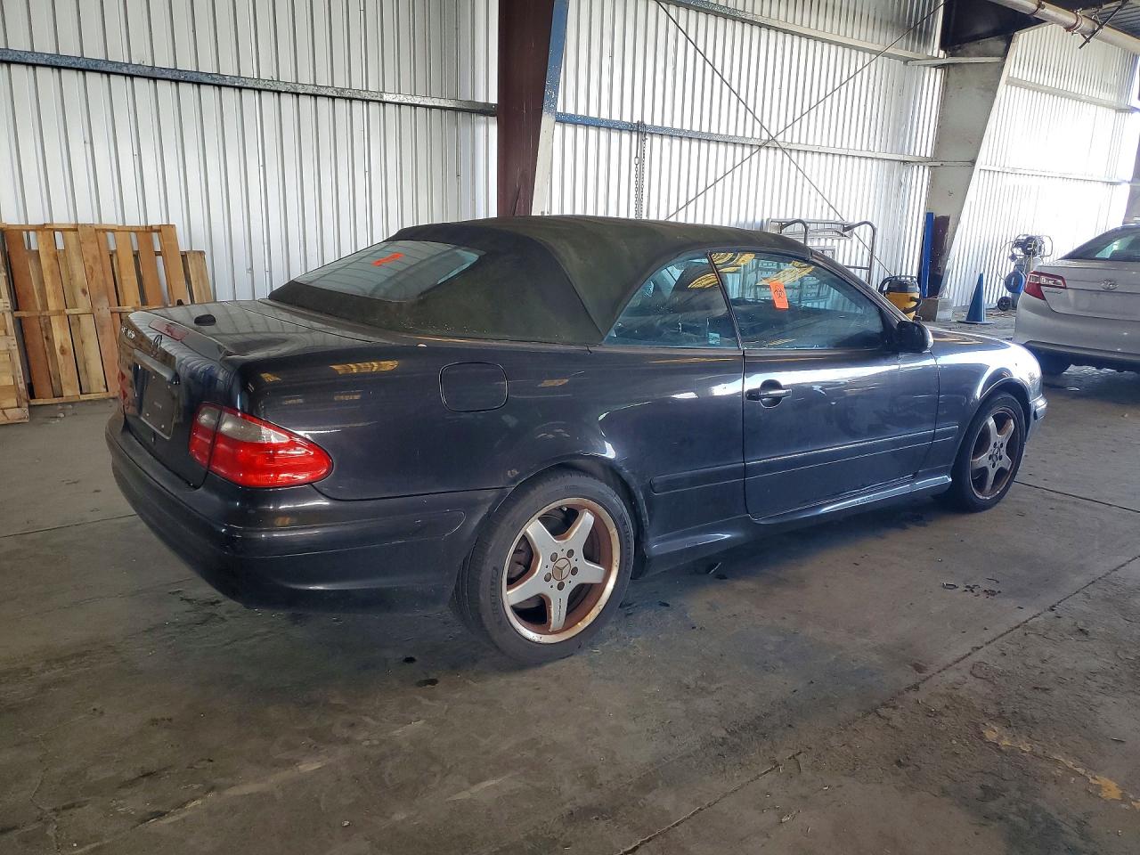 2003 Mercedes-Benz Clk-class VIN WDBLK70G53T133805 photo 3