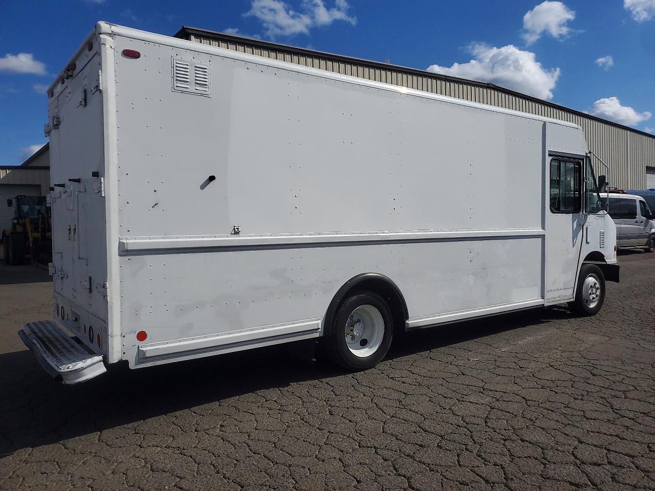 2005 FREIGHTLINER All other VIN 4UZAANBW95CV06007 photo 3